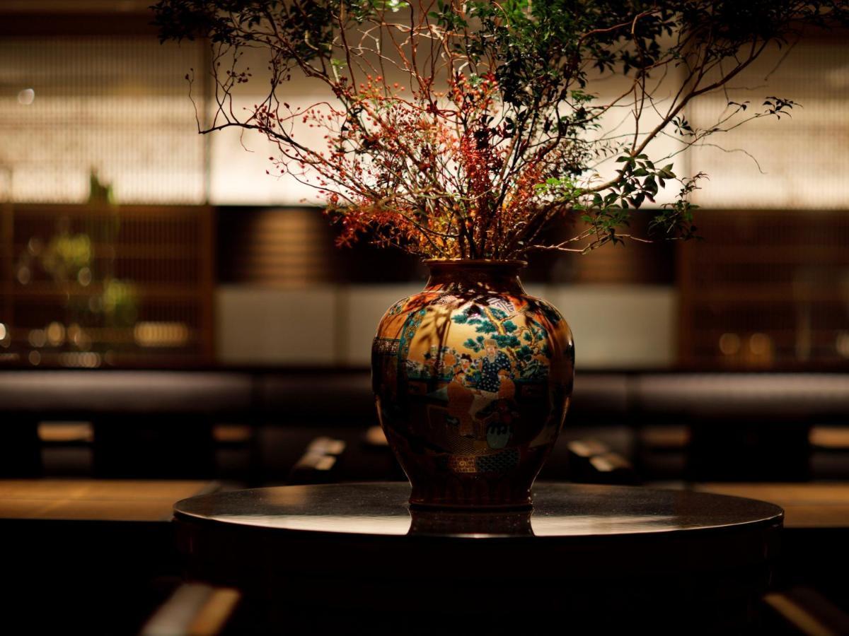 The Hotel Sanraku Kanazawa Eksteriør billede A vase